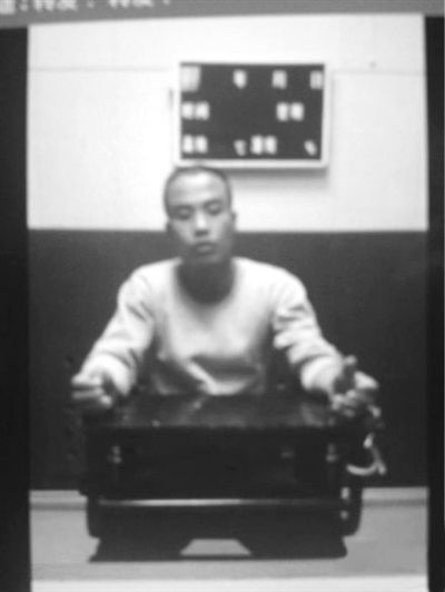 案發(fā)后,當?shù)卮迕駛儑^現(xiàn)場。網(wǎng)絡(luò)截圖