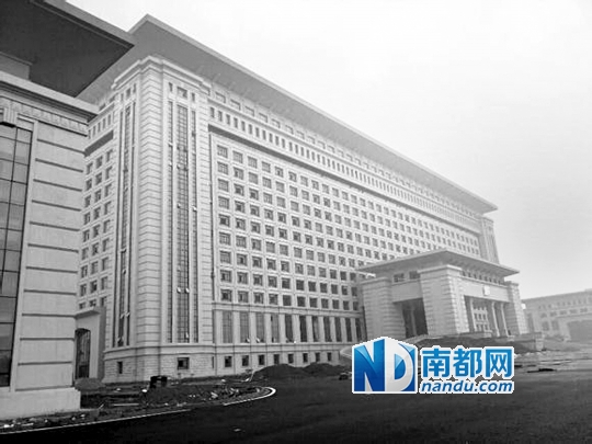 圖片顯示，湖南攸縣新建的發(fā)展中心樓群氣派，廣場龐大。 圖片來源：天涯論壇