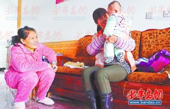 一位嫁給村民的外籍女孩認為她們的主要作用其實是生孩子。