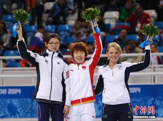 當?shù)貢r間2月15日,索契冬奧會短道速滑女子1500米決賽中,中國選手周洋奪得冠軍,成功衛(wèi)冕。