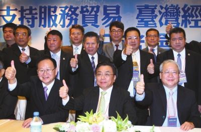 去年10月，多位大陸臺(tái)協(xié)會(huì)長(zhǎng)舉行記者會(huì)，一同為服貿(mào)協(xié)議喊話，希望臺(tái)當(dāng)局盡年快完成審議。圖/東方IC