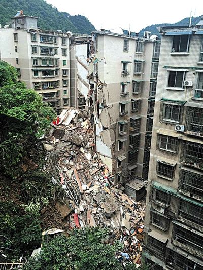  昨日，貴陽市云巖區(qū)一棟9層居民樓垮塌，16人失聯(lián)。新華社發(fā)