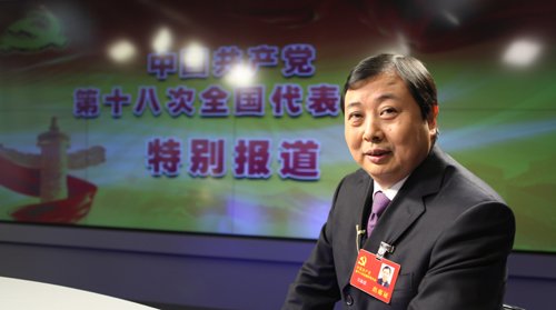 十八大代表，江蘇省江陰市華西村黨委書(shū)記、華西集團(tuán)董事長(zhǎng)吳協(xié)恩
