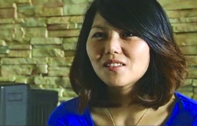 靳冰發(fā)現自己和杜家女兒長得很像。
