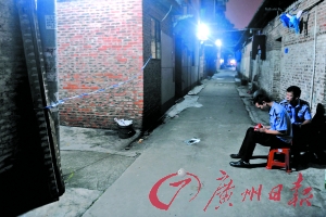 事發(fā)出租屋前拉起了警戒線，警方正在現(xiàn)場調(diào)查。記者陳楓攝