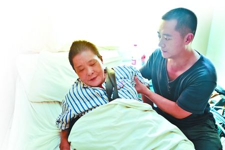 母親因患白血病無錢治療，他依然不言放棄