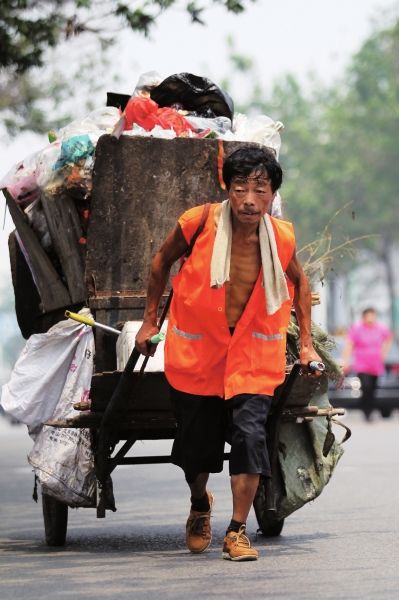 滿(mǎn)滿(mǎn)一車(chē)?yán)辽儆?00斤。本版圖文均據(jù)CFP