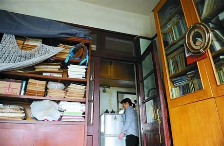 老人生活簡樸，平時有保姆照顧