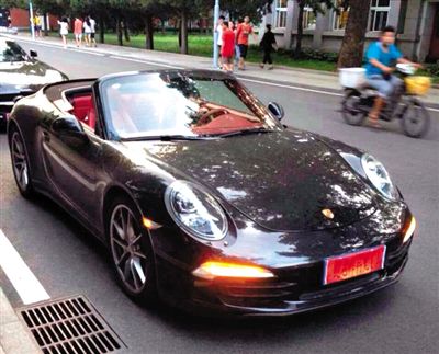 近日，一組“北體大畢業(yè)典禮豪車云集堪比車展”組圖在網(wǎng)絡(luò)爆紅。網(wǎng)絡(luò)截圖