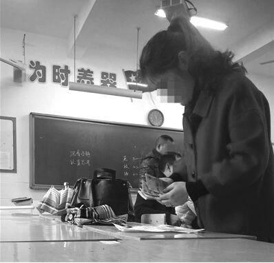 湖南一中學(xué)家長接通知交上千元慰問補課老師
