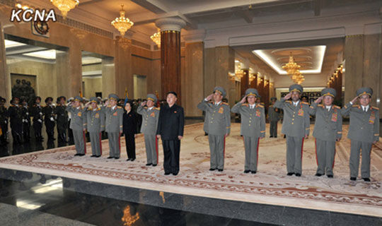 金正恩來到錦繡山太陽宮。圖片來源：朝中社