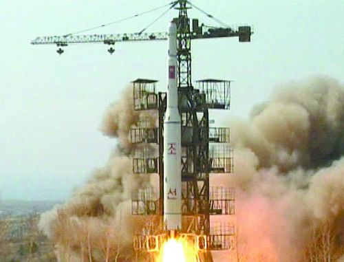 朝鮮KRT電視臺在2009年4月5日播放的朝鮮在咸鏡北道花臺郡舞水端里發(fā)射火箭的電視截圖。