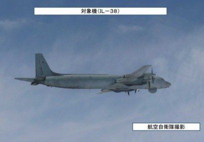 日本自衛(wèi)隊(duì)?wèi)?zhàn)機(jī)拍到的俄國(guó)軍機(jī)。