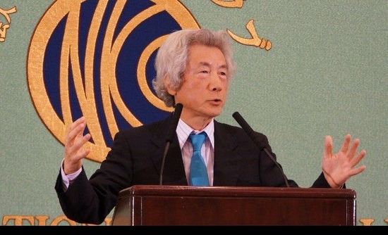 日本前首相小泉純一郎11月12日發(fā)表演說，支持安倍晉三對中國強硬，并鼓動其參拜靖國神社。