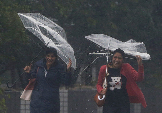 19號(hào)臺(tái)風(fēng)在日本登陸，帶來強(qiáng)降雨。