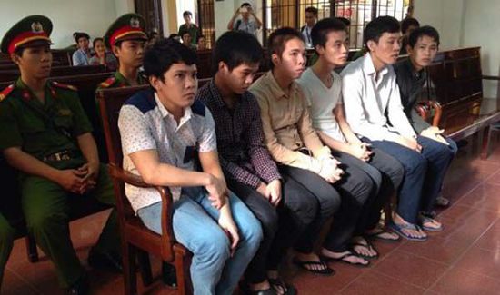 　12月3日，越南邊和市人民法院判處參與反華騷亂的6名罪犯1年至2年6個(gè)月不等的有期徒刑。