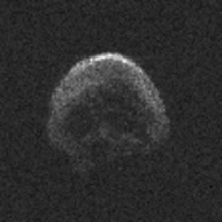 這顆彗星外形酷似骷髏頭，表面甚至可分出眼鼻。