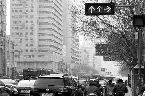 新交規(guī)“黃恐”引發(fā)擁堵？ 這個真的有！
