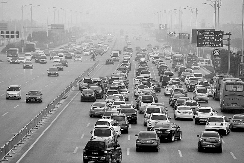 回程車量激增，中州大道車流量大。