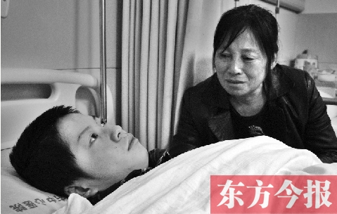 15歲的兒子被毆打成重傷，巨額醫(yī)療費成了曲新苗女士難以跨越的坎兒