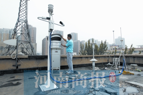 鄭州灰霾監(jiān)測站正在調(diào)試，預(yù)計9月將正式投入使用 記者 鄧萬里/攝