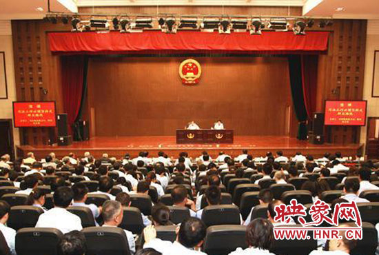 9月3日上午，河南省高級人民法院召開機關(guān)全體黨員干部大會
