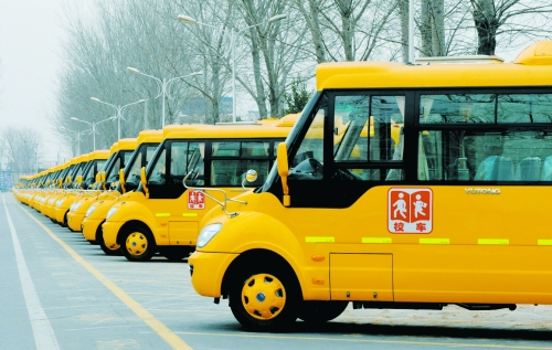 河南部分校車(chē)擬設(shè)“政府保障” 校車(chē)司機(jī)須滿足六條件