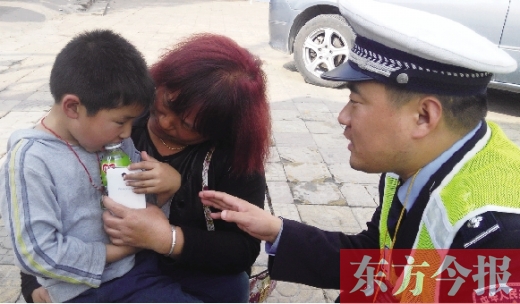 昨日，5歲的男孩獲救后，向民警講述被拐經(jīng)過。