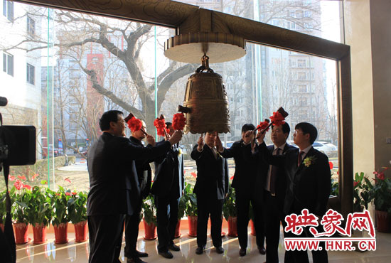 1月7日，在全國股份轉(zhuǎn)讓系統(tǒng)（即新三板），伴隨著開市寶鐘的敲響，山水園林股份有限公司正式登陸新三板。