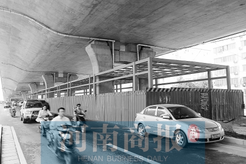 建設(shè)中的隴海路快速公交站臺(tái)，這條線路或取名B5