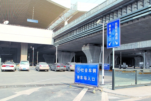 鄭州東站南北停車場(chǎng)開(kāi)始試運(yùn)營(yíng) 600車位開(kāi)放大半