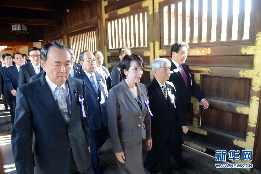 日本總務(wù)大臣和上百名國會議員參拜靖國神社