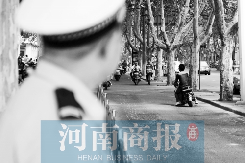 有警察，趕緊掉頭！