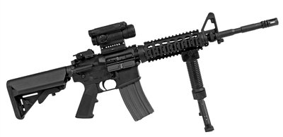 M4 卡賓槍，戰(zhàn)斗全重：3.4公斤，最大有效射程：600米，全槍長：840mm，空槍重：2.88公斤