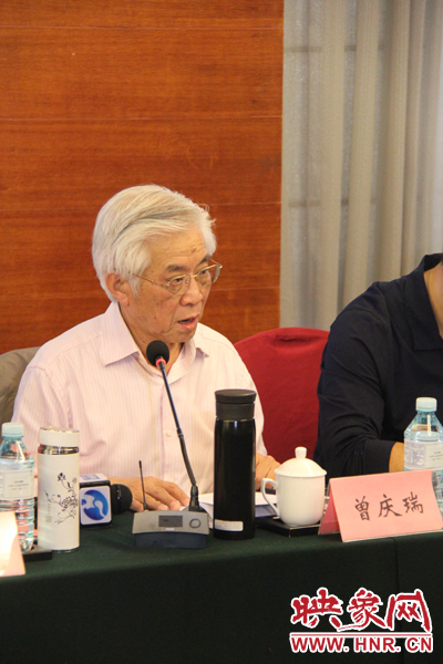 中國傳媒大學(xué)教授、博士生導(dǎo)師曾慶瑞正在發(fā)言
