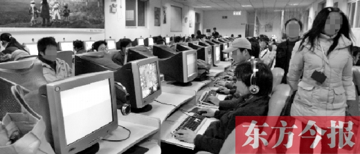網(wǎng)吧早已成為年輕人的一個重要去處。18年過去了，河南人的生活與互聯(lián)網(wǎng)已經(jīng)密不可分