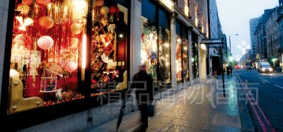在圣誕節(jié),即使window shopping也很美好。