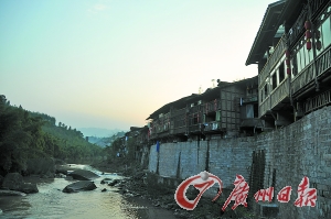 　　夕陽下的古鎮(zhèn)?！? complete=
