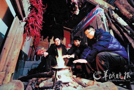 　　在土家人吊腳樓小住的那個夜晚,讓我想起了外婆家。