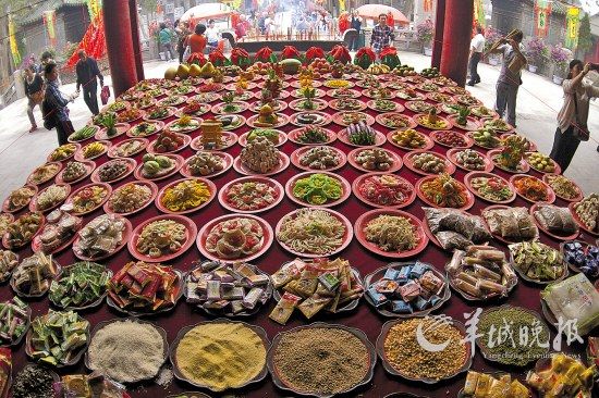 　　關羽為忠義和道德的典范,民間祭祀亦規(guī)模宏大