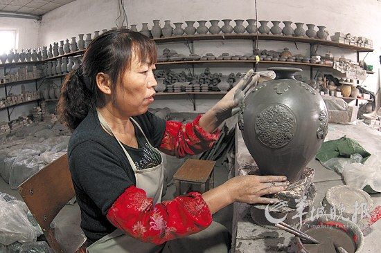 　　唐三彩傳統(tǒng)制作工藝已經被列入國家級非物質文化遺產