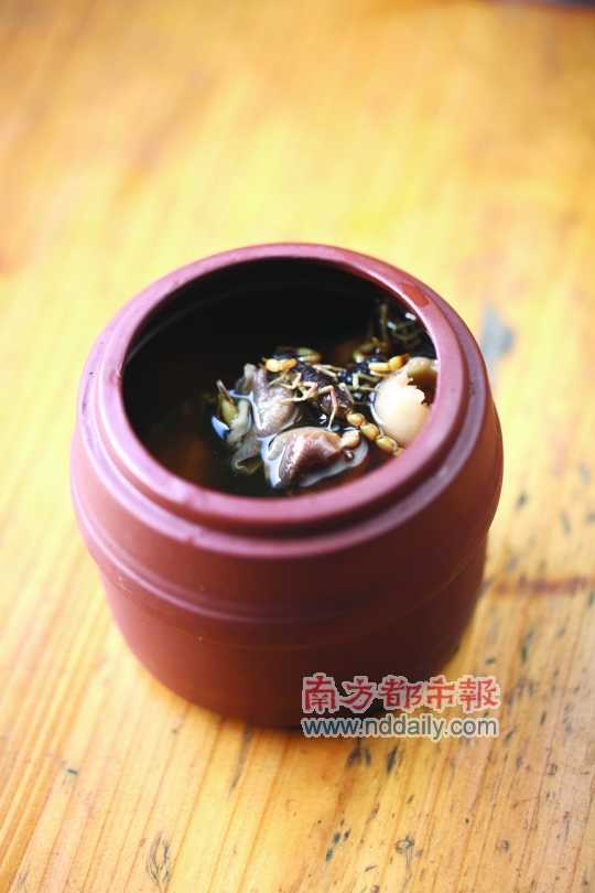 蝎子燉蝸牛。