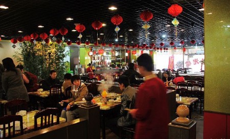 來(lái)到四川,不吃火鍋就對(duì)不起這片火辣辣的土地。