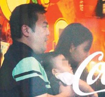 韋汝曾未婚生子，后嫁入豪門