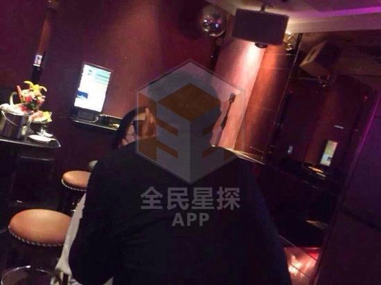 網(wǎng)絡(luò)曝光的田源激吻照，田源稱是角度問題