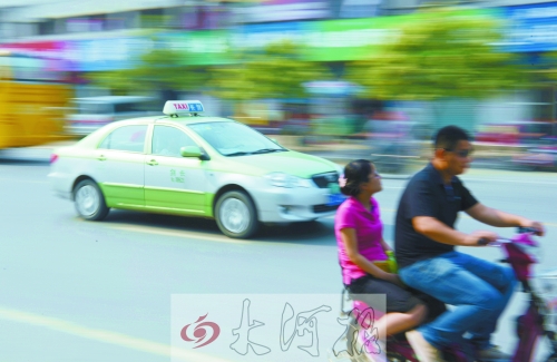 街頭的出租車數(shù)量,直接影響著市民出行。