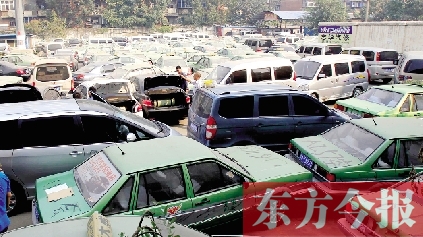 國慶期間，鄭州市客運管理處查處的大批非法營運車輛