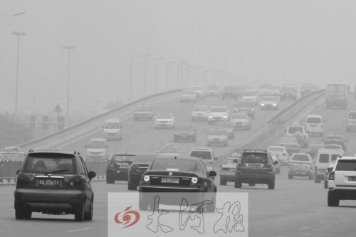 省會(huì)鄭州的霧霾中,機(jī)動(dòng)車(chē)尾氣平均占24%,嚴(yán)重時(shí)占60%。
