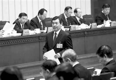 昨日，《消費(fèi)者權(quán)益保護(hù)法》修正案草案首次提交全國(guó)人大常委會(huì)審議，全國(guó)人大常委會(huì)法制工作委員會(huì)主任李適時(shí)作關(guān)于消費(fèi)者權(quán)益保護(hù)法修正案草案的說明。