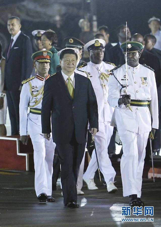 這是習(xí)近平主席檢閱儀仗隊。姚大偉 攝